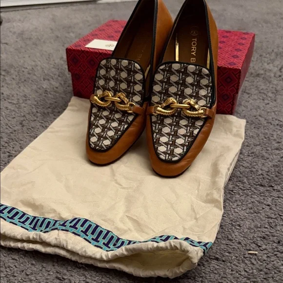 Tory Burch Tan and Navy Loafers with Gold Detail - Picture 3 of 4